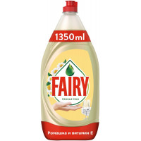 FAIRY Средство для мытья посуды Нежные руки Ромашка и витамин Е 1.35л