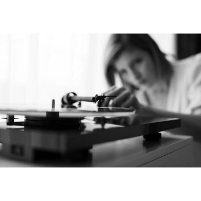 PRO-JECT Проигрыватель пластинок T1 OM5e ЧЕРНЫЙ ЛАК EAN:9120082389525