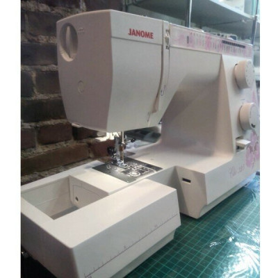 Швейная машина Janome Clio 325