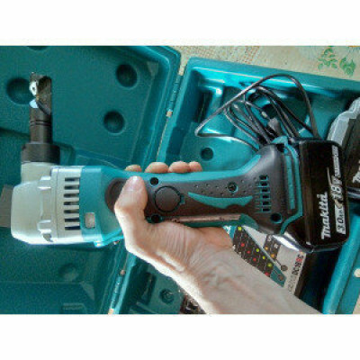 Листовые электрические ножницы Makita DJN161RFE