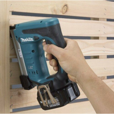 Аккумуляторный степлер Makita ST113DZ