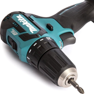 Аккумуляторная дрель-шуруповерт Makita DF332DWME