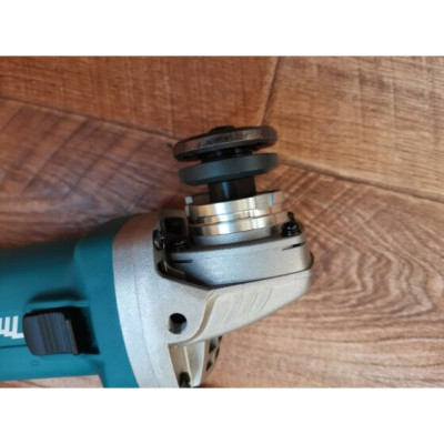 УШМ Makita 9558HN, 840 Вт, 125 мм, без аккумулятора