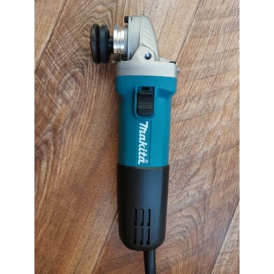 УШМ Makita 9558HN, 840 Вт, 125 мм, без аккумулятора