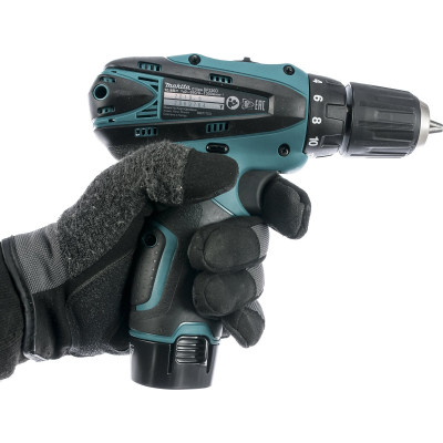 Аккумуляторная дрель-шуруповерт Makita DF330DWE