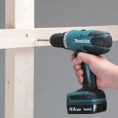 Аккумуляторная дрель-шуруповерт Makita DF457DWLE