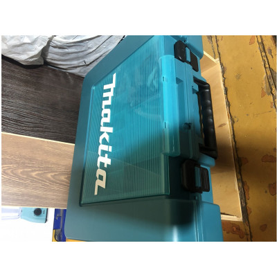 Аккумуляторная дрель-шуруповерт Makita DF457DWLE