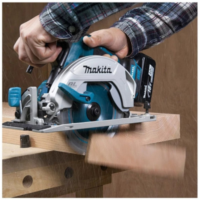 Дисковая пила Makita DHS680Z