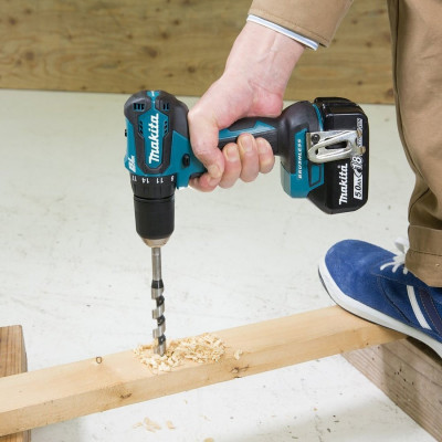 Аккумуляторная дрель-шуруповерт Makita DDF483Z