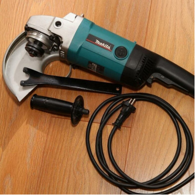 УШМ Makita 9069, 2000 Вт, 230 мм, без аккумулятора