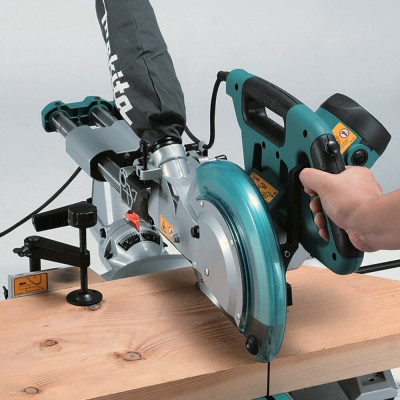 Торцовочная пила с протяжкой Makita LS0815FLN, 1400 Вт