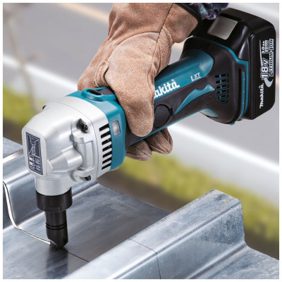 Вырубные электроножницы Makita DJN161Z