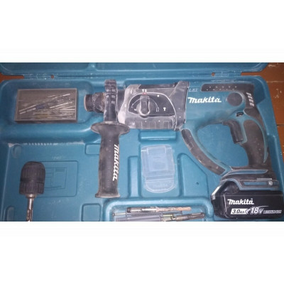 Перфоратор аккумуляторный Makita DHR202RFE 3.0Ач х2 кейс